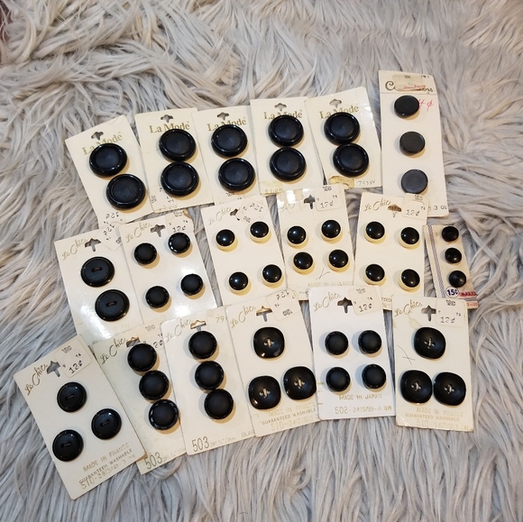 Vintage Buttons - Picture 1 of 13